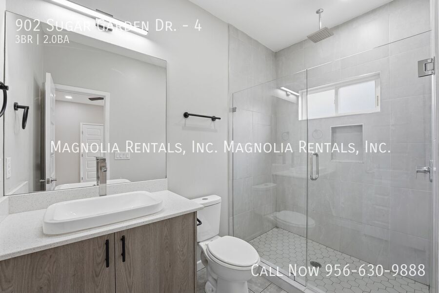 Building Photo - 902 Sugar Gdn Dr