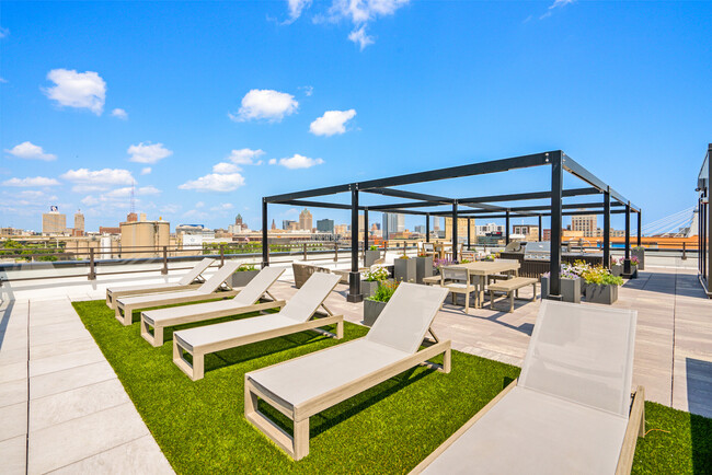 3000 SQFT Rooftop Patio - River Place Lofts