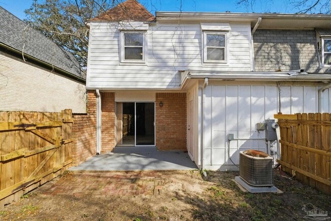 Building Photo - 2109 Langley Ave