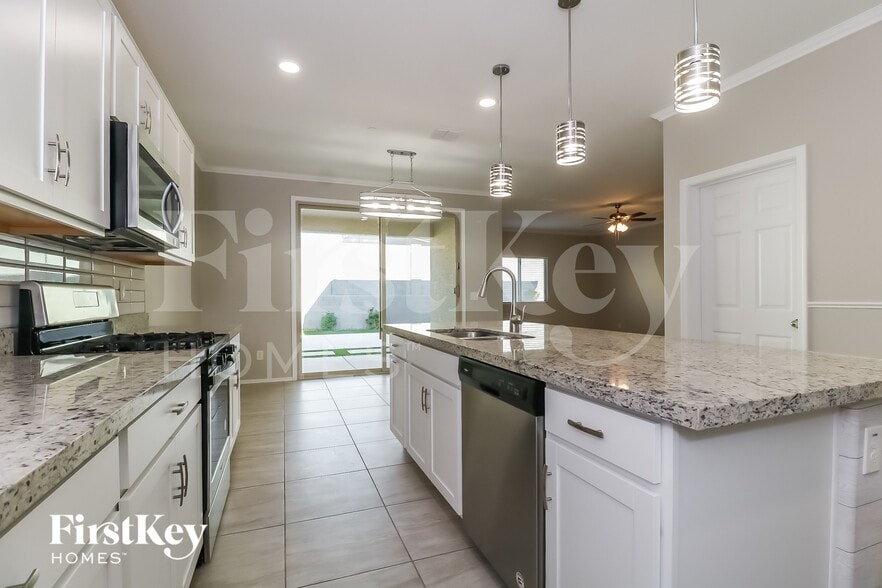 Building Photo - 21180 W Holly St