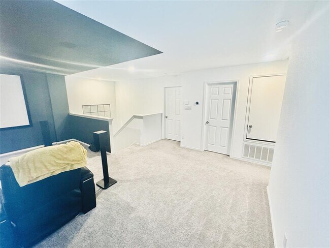 Building Photo - 1601 Holly Lk Dr