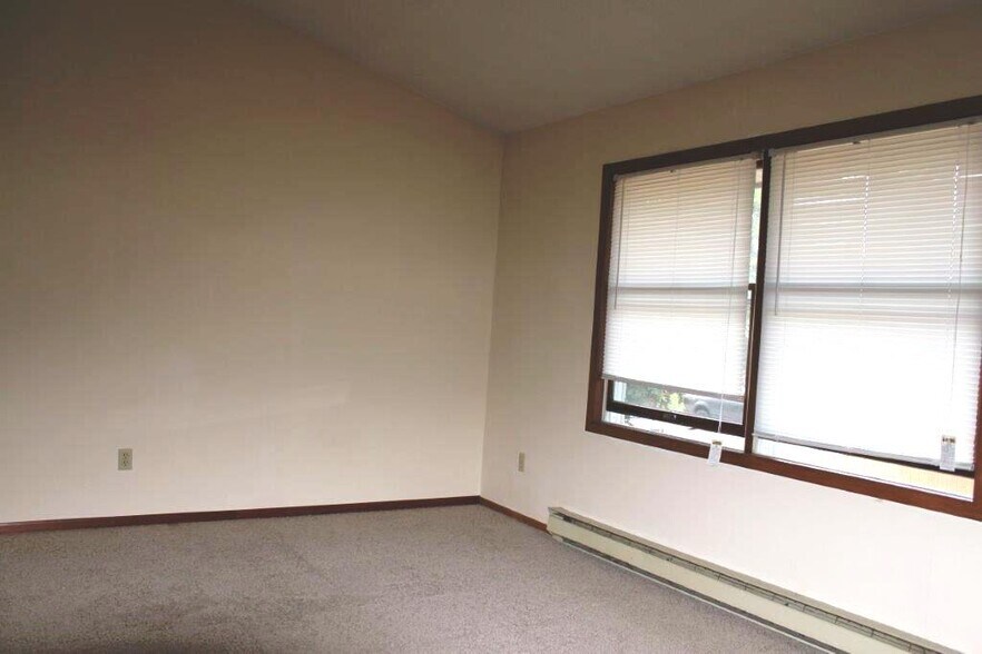 Building Photo - 1624 Greeley St S