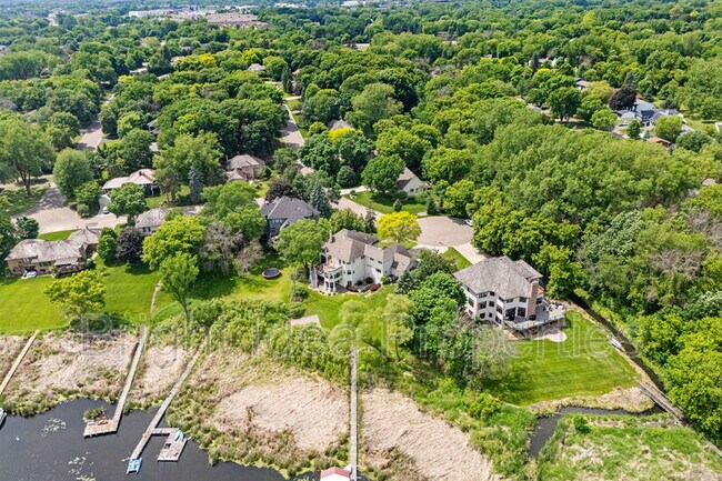 Building Photo - 6210 Deerwood Cir N