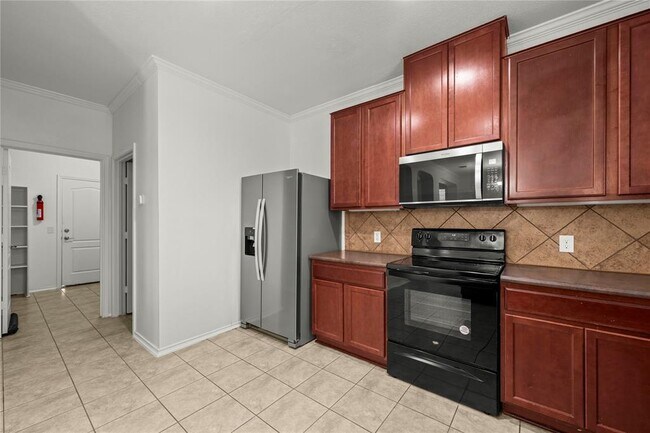 Building Photo - 10909 Helms Deep Dr