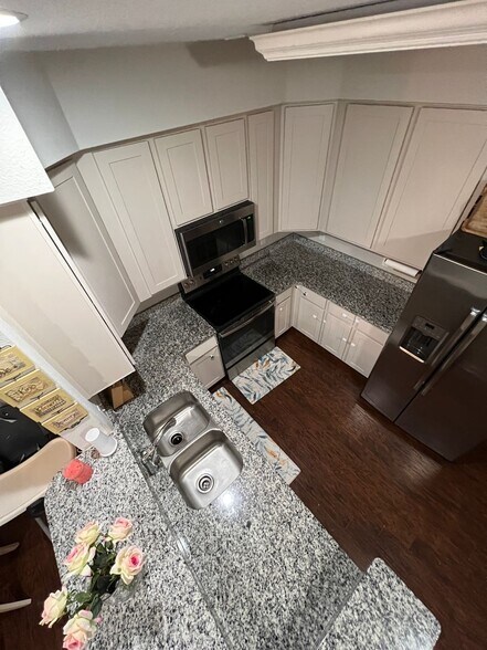 Building Photo - 601 Freeman Dr