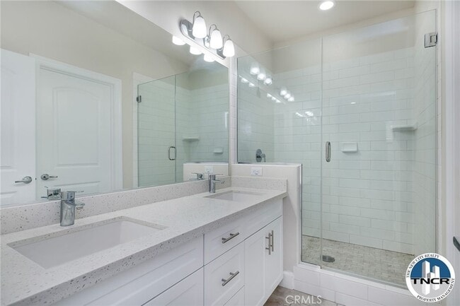 Building Photo - 9841 Alburtis Ave