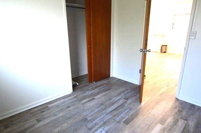 Building Photo - Cottage (Duplex) 2 bed in Upper Liliha