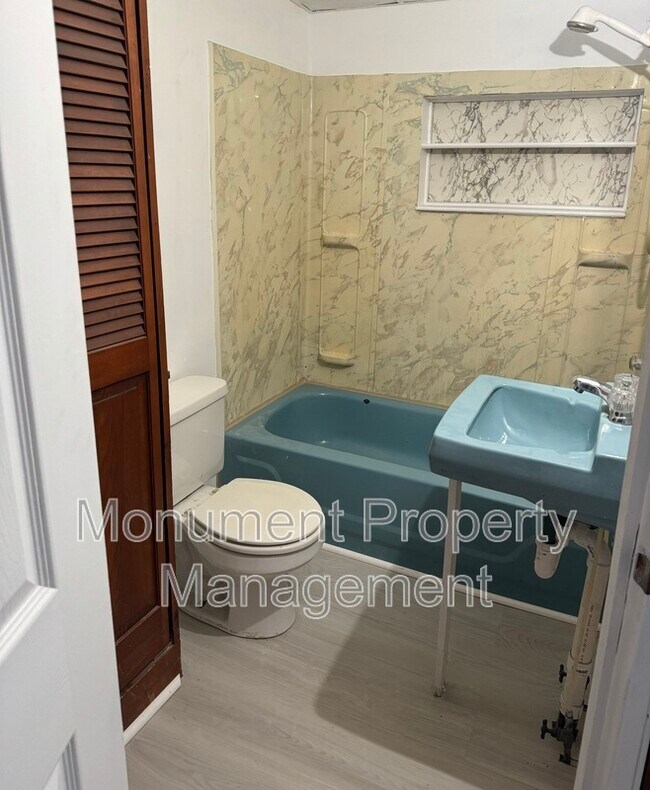 Building Photo - 6 E Church St