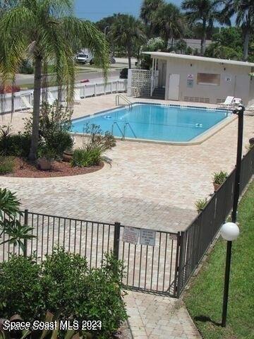 Building Photo - 221 Columbia Dr
