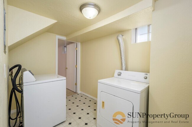 Building Photo - Newly Updated Liberty Wells Duplex!!