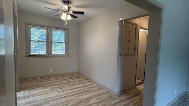 Building Photo - 702 Smith Ave
