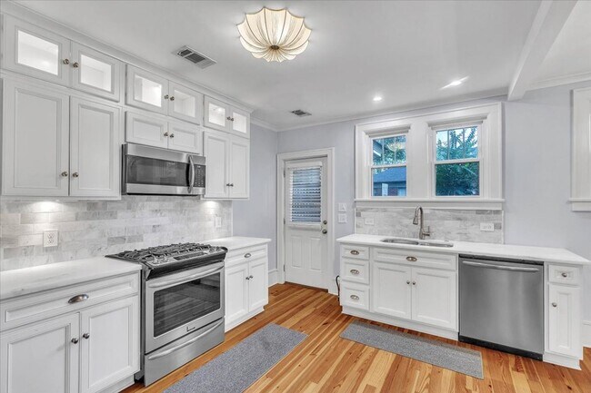 Building Photo - Historic Charm Meets Modern Elegance in Sa...