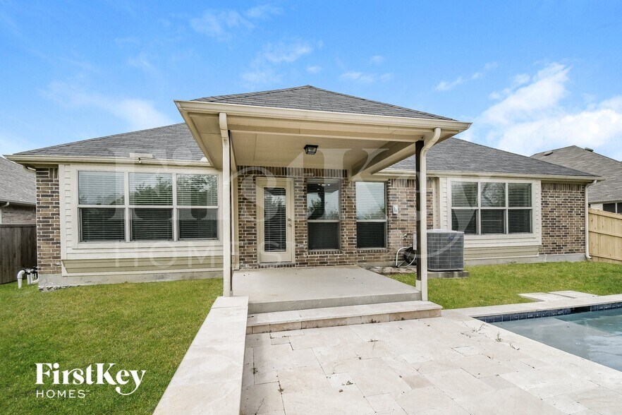 Building Photo - 5854 Cliff Ridge Dr