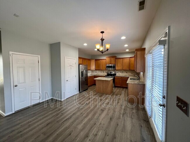 Building Photo - 1316 Emory Ln NW