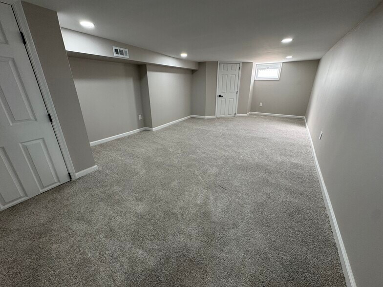 Building Photo - 1106 S Carey St