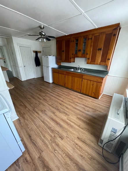 Building Photo - 82 Maple St