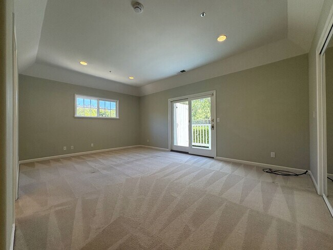 Building Photo - Spacious 3BR + Office | 2,150 SF | 2-Car Garage | Prime Menlo Park