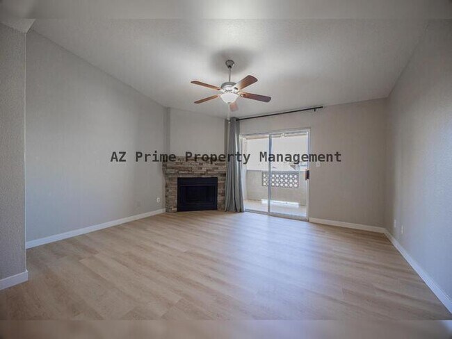 Building Photo - 1880 E Morten Ave