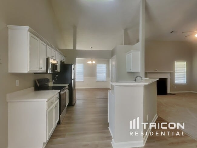 Building Photo - 1469 Buckingham Pl