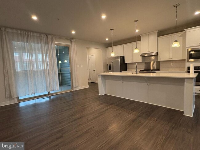 Building Photo - 8711 Shady Pines Dr
