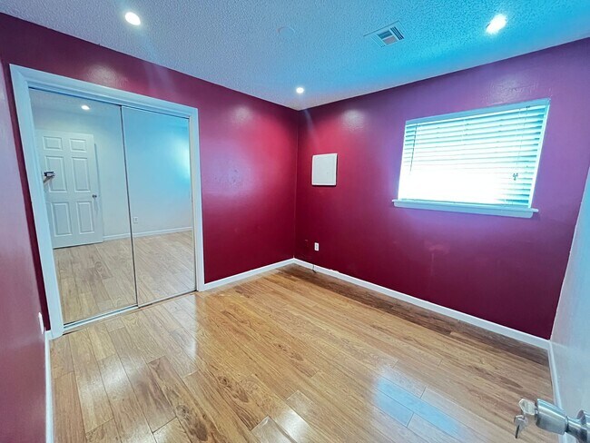 Building Photo - 4807 NW Cheyenne Ave