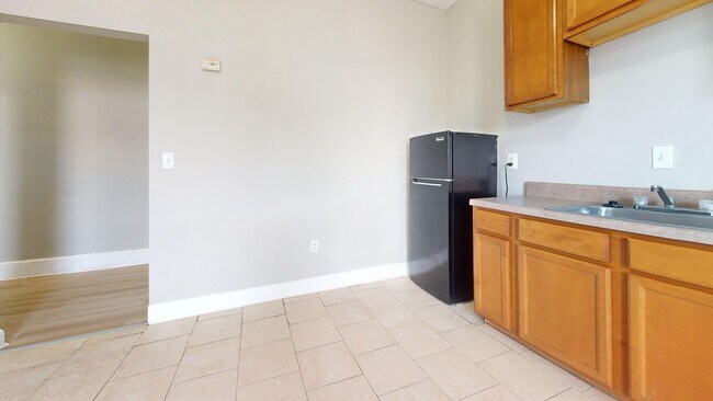 Building Photo - 701 E Clearfield St