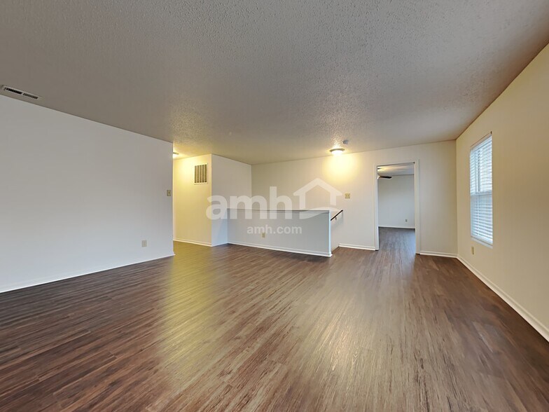 Building Photo - 10286 Butler Dr