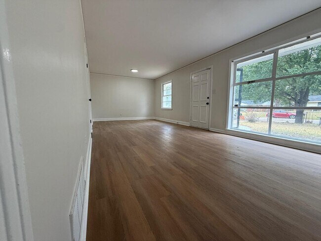 Building Photo - 3979 Thomas Ave