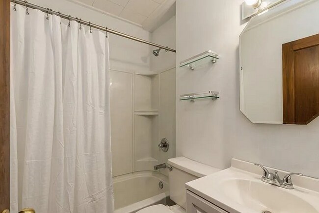 Building Photo - Terrific two bedroom home in Rock Island!