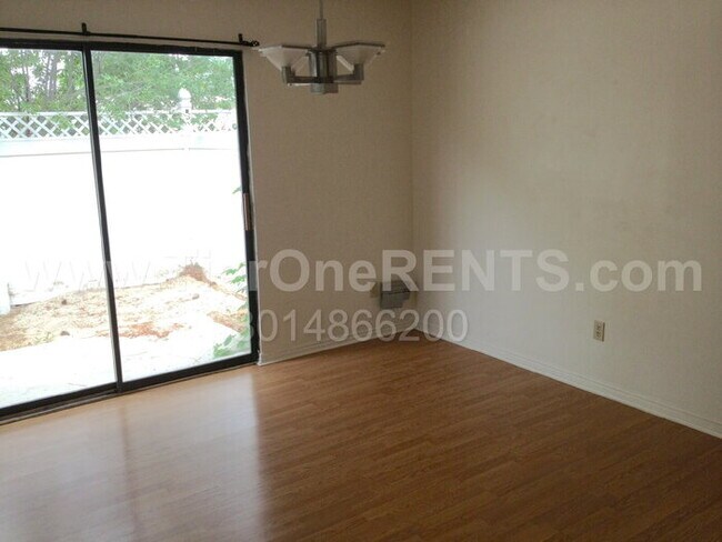 Building Photo - NO DEPOSIT option available for qualified ...