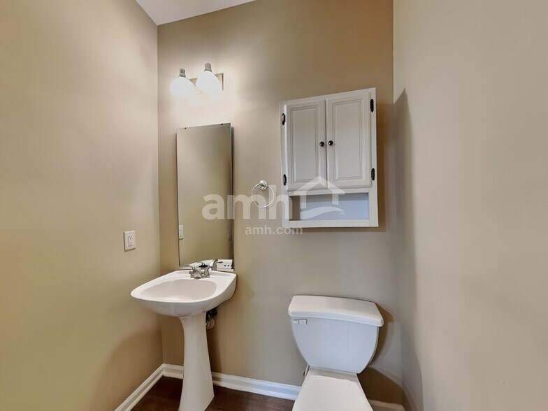 Building Photo - 10 Oleander Point