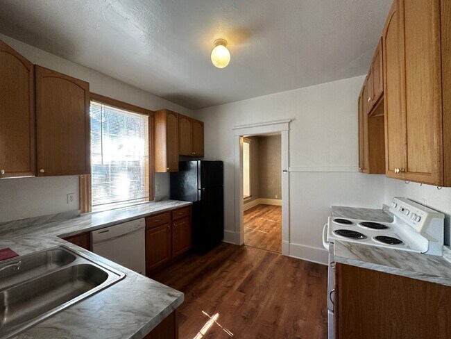 Building Photo - 1718 7th Ave