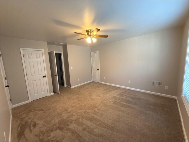 Building Photo - 5706 Amberside Ln NE
