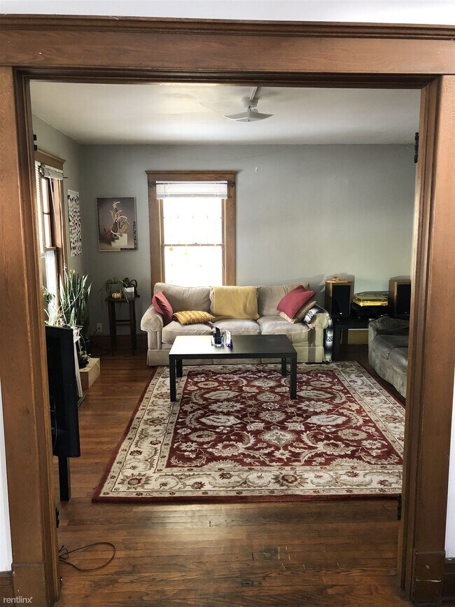 Building Photo - 4 br, 1 bath House - 806 Catherine St Only...
