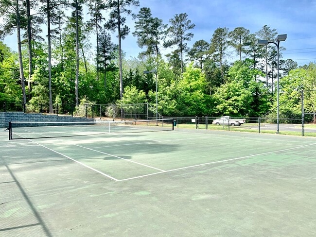 Building Photo - 2 Bedroom, 2 Bathroom Condo in Chapel Hill