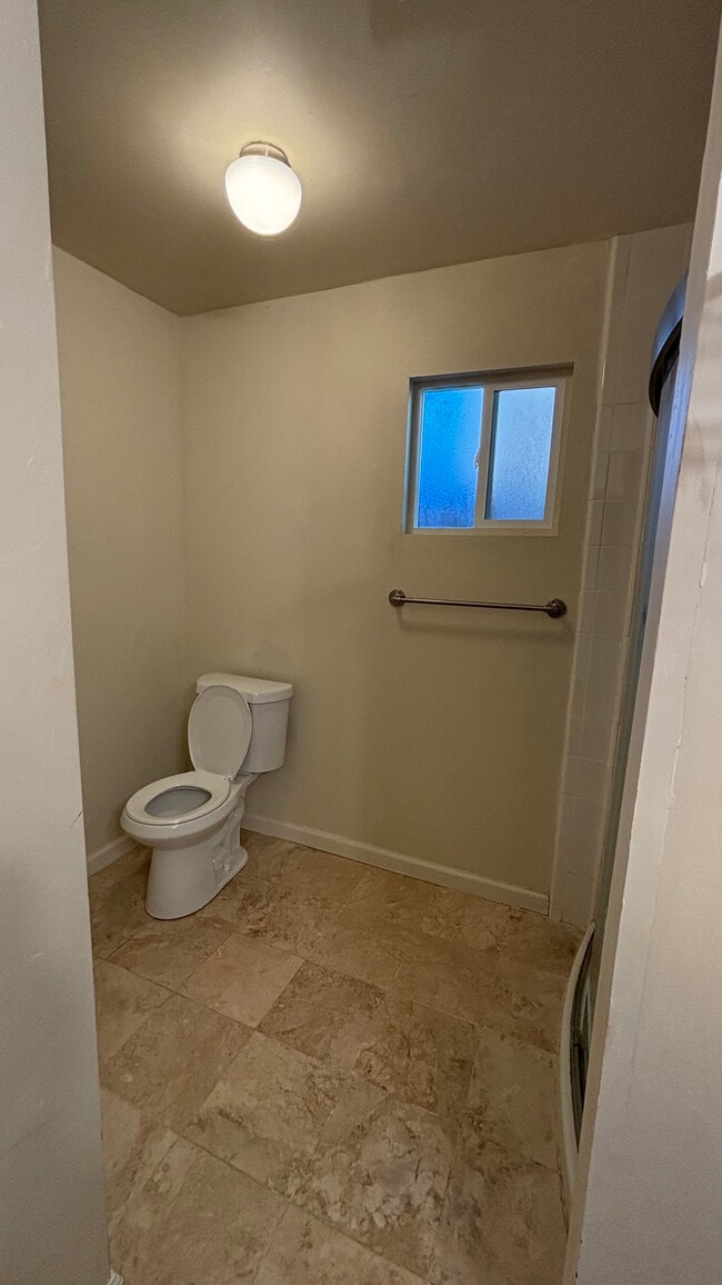 Building Photo - 562 Van Buren St