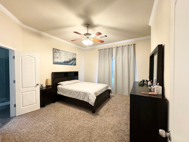 Building Photo - 116 Aguilar Dr