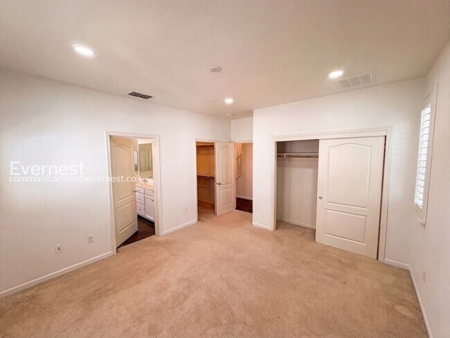 Building Photo - 3206 Vittoria Loop