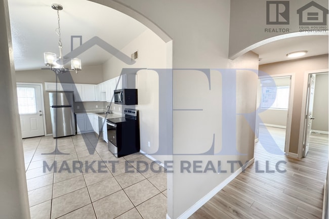 Building Photo - 3Bed/2Bath Home at Broadway/16th St! Ready for Immediate Move-In!--NO HOA!