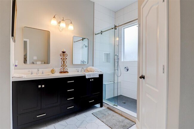 Building Photo - 5339 Canyon Hollow Dr