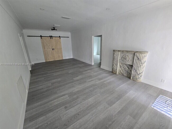 Building Photo - 1637 SW 17th St