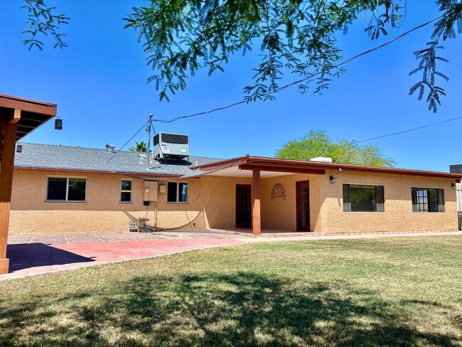 Building Photo - 6607 E Sheridan St