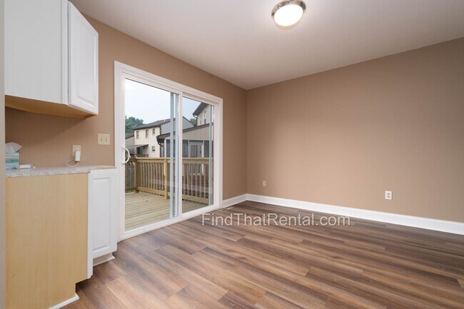 Building Photo - Freshly Painted, Pet-Friendly, Off-Street Parking, Walk to Carlisle HS!