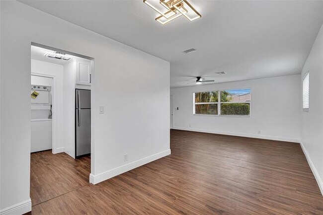 Building Photo - 420 SW 27th Terrace