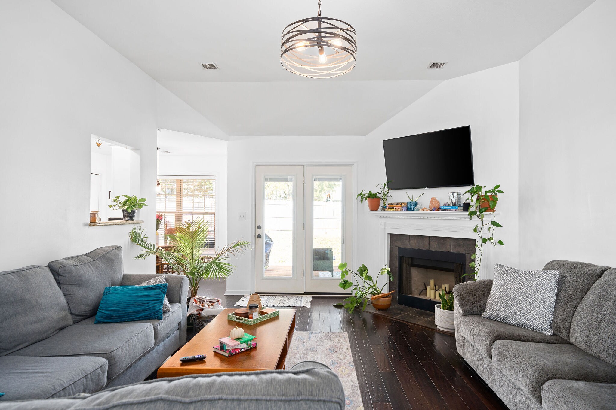 Building Photo - 525 Parkvue Village Way