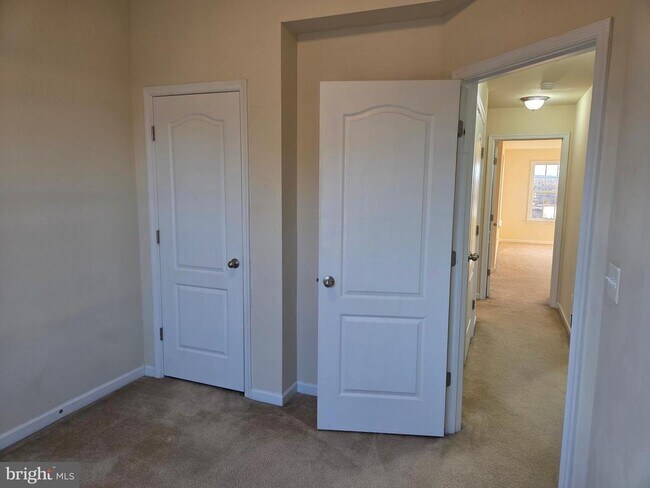 Building Photo - 129 Schramm Lp