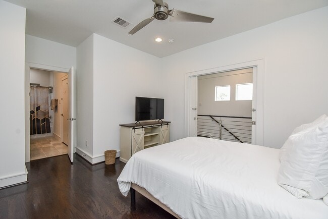 Building Photo - 1211 Rosine St