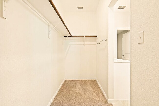 Building Photo - 388 Glocken Ln