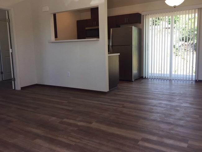 Interior Photo - Academy Oaks