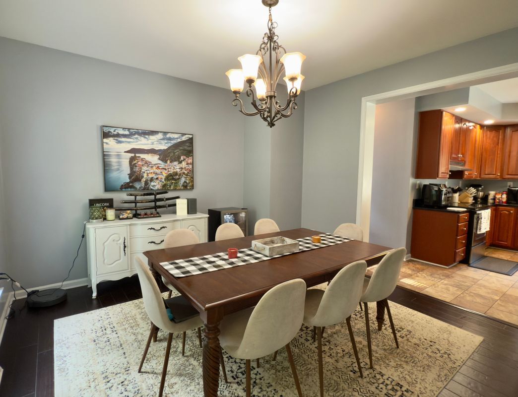 Building Photo - 864 Ridgemont Dr